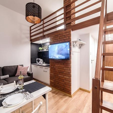 2 Nights Apartments - Great Location, Right Next To Main Rail And Bus Station, 10 Min To Main Square By Foot Cracovia Exterior foto
