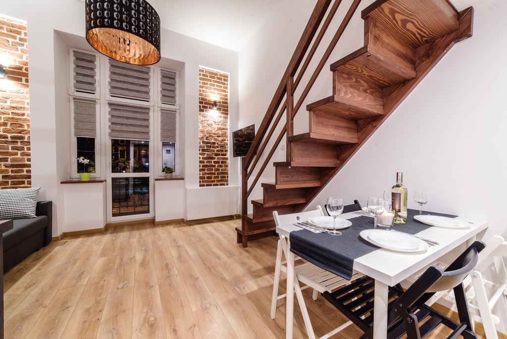 2 Nights Apartments - Great Location, Right Next To Main Rail And Bus Station, 10 Min To Main Square By Foot Cracovia Exterior foto