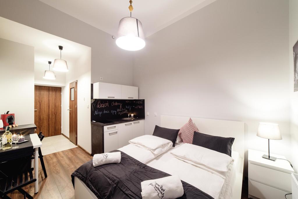 2 Nights Apartments - Great Location, Right Next To Main Rail And Bus Station, 10 Min To Main Square By Foot Cracovia Exterior foto