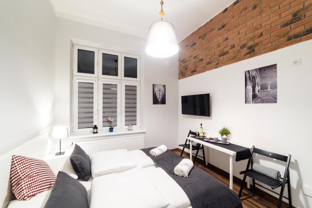 2 Nights Apartments - Great Location, Right Next To Main Rail And Bus Station, 10 Min To Main Square By Foot Cracovia Exterior foto