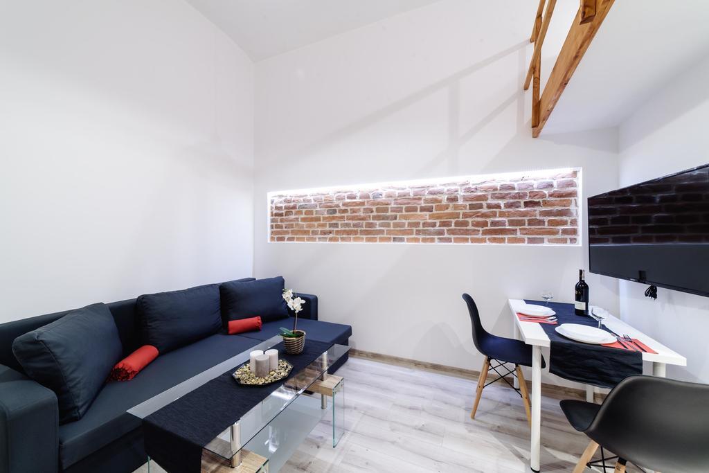 2 Nights Apartments - Great Location, Right Next To Main Rail And Bus Station, 10 Min To Main Square By Foot Cracovia Exterior foto