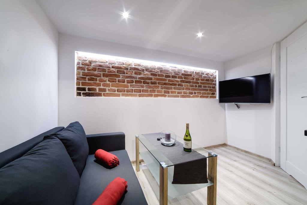 2 Nights Apartments - Great Location, Right Next To Main Rail And Bus Station, 10 Min To Main Square By Foot Cracovia Exterior foto
