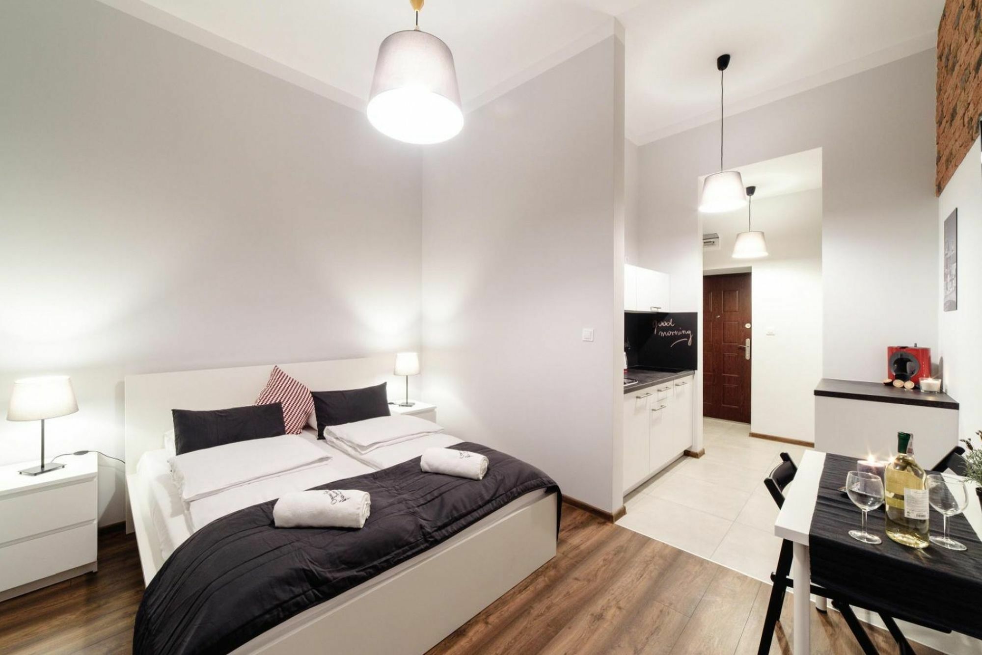 2 Nights Apartments - Great Location, Right Next To Main Rail And Bus Station, 10 Min To Main Square By Foot Cracovia Exterior foto