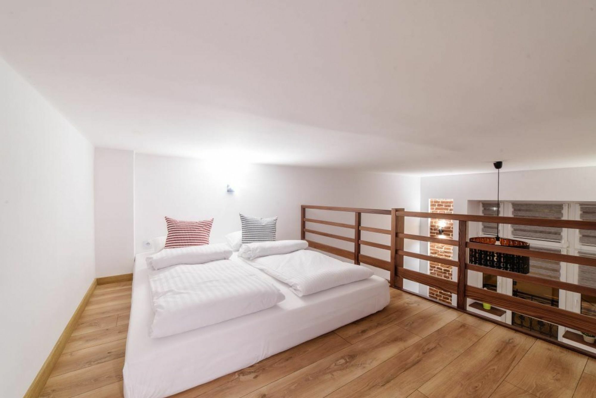 2 Nights Apartments - Great Location, Right Next To Main Rail And Bus Station, 10 Min To Main Square By Foot Cracovia Exterior foto