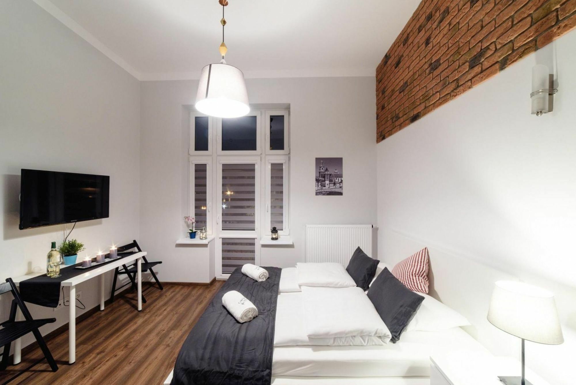 2 Nights Apartments - Great Location, Right Next To Main Rail And Bus Station, 10 Min To Main Square By Foot Cracovia Exterior foto
