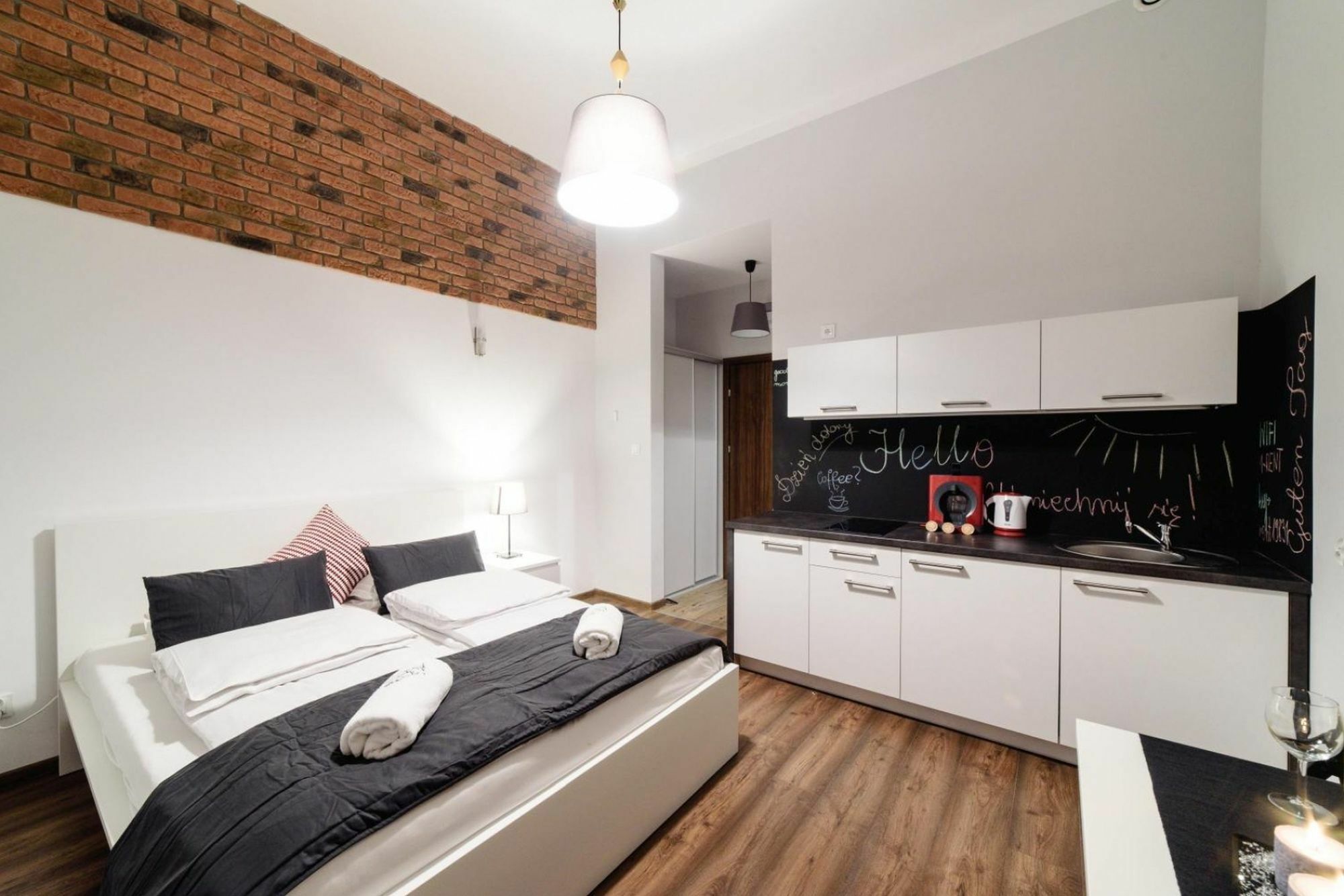 2 Nights Apartments - Great Location, Right Next To Main Rail And Bus Station, 10 Min To Main Square By Foot Cracovia Exterior foto