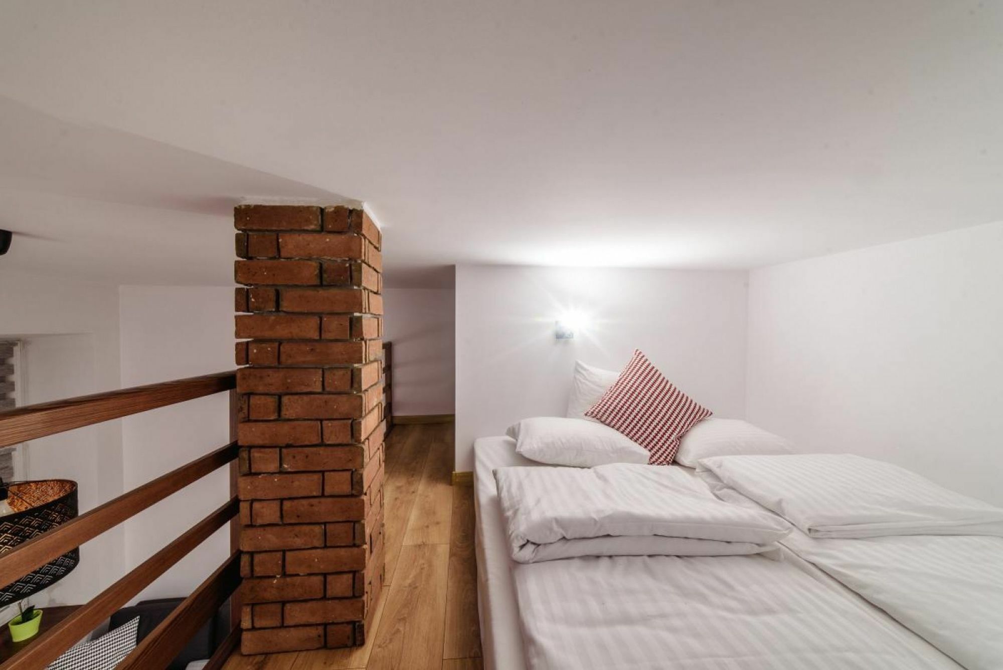 2 Nights Apartments - Great Location, Right Next To Main Rail And Bus Station, 10 Min To Main Square By Foot Cracovia Exterior foto